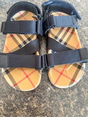 Burberry black Strapped Sandals with Beige Plaid Footbed Youth 1 US
